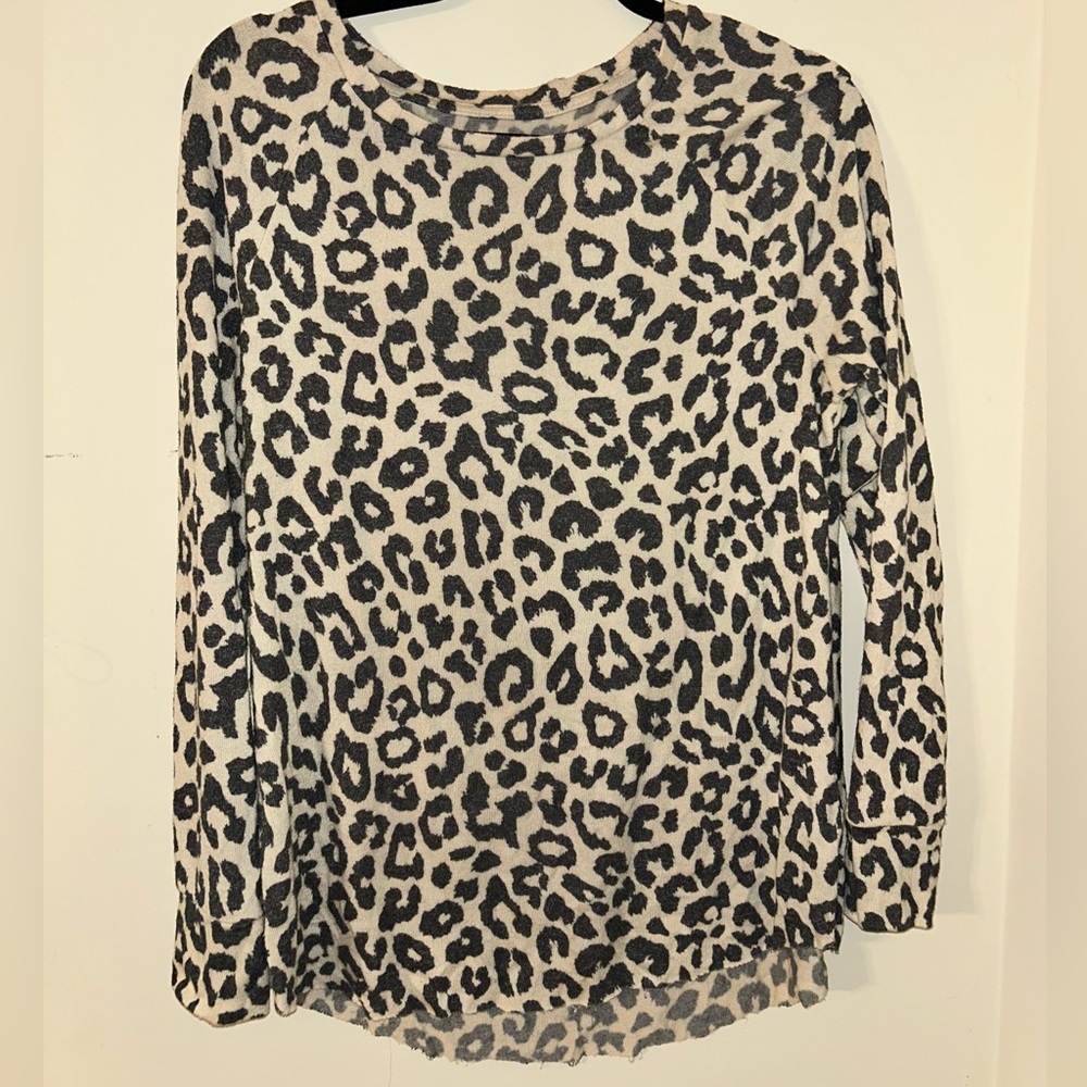 Women’s long sleeve leopard shirt